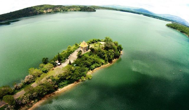 Hồ T’Nưng – một trong những hồ tự nhiên đẹp nhất tỉnh Gia Lai.